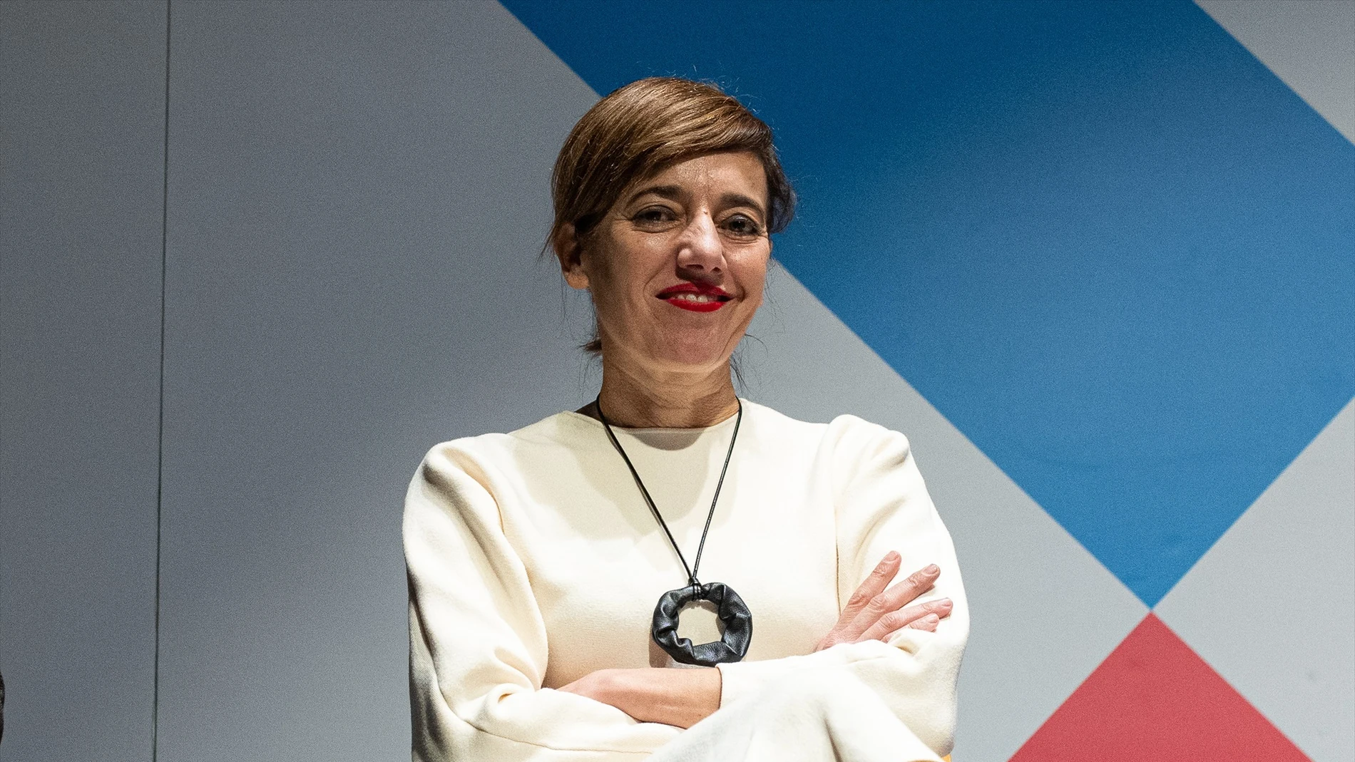 La candidata de Sumar Galicia a la Presidencia de la Xunta, Marta Lois, durante un acto de campaña electoral de Sumar Galicia, en el cine Elma, a 11 de febrero de 2024, en A Pobra do Caramiñal, A Coruña, Galicia (España).