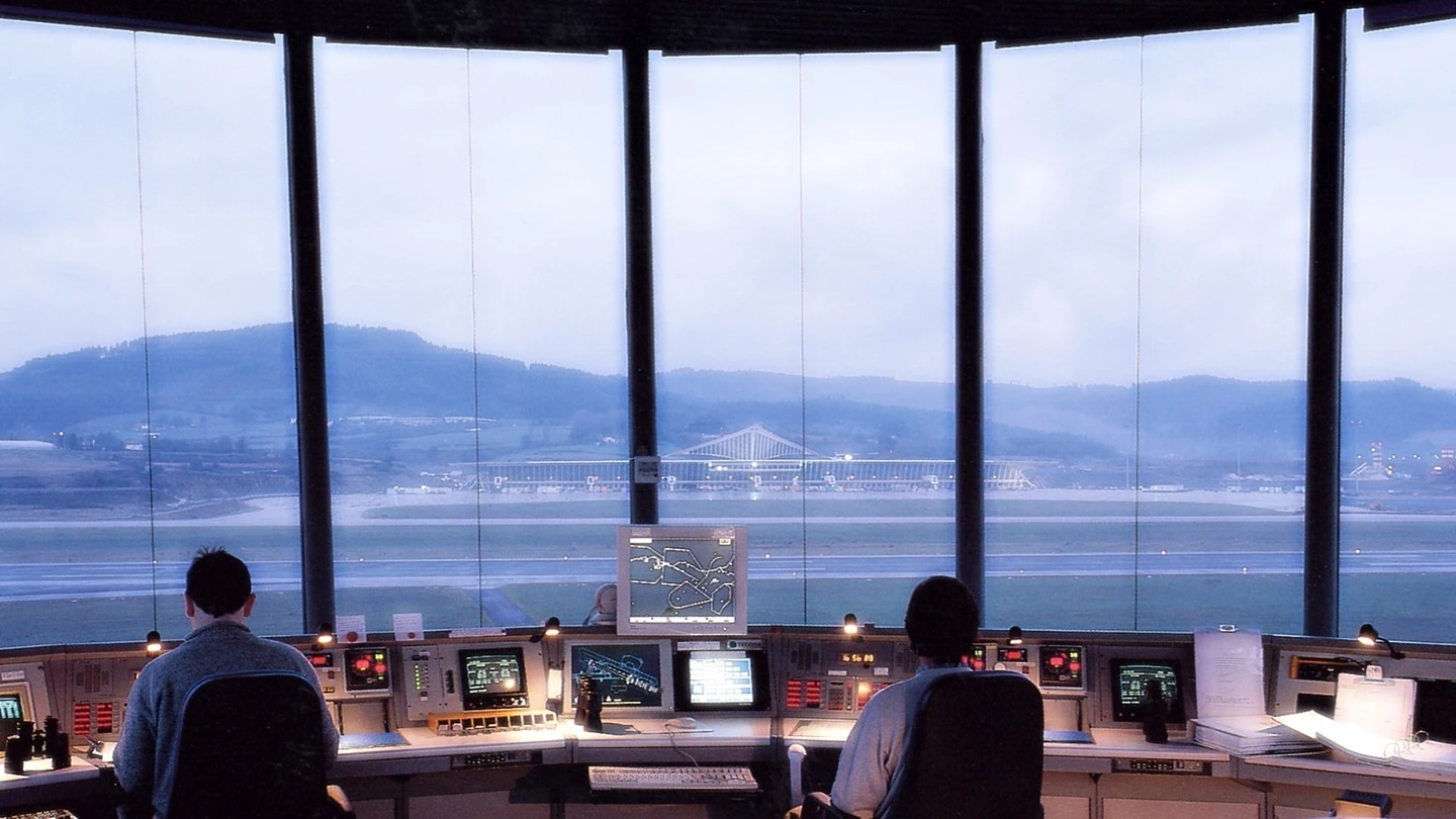Imagen de archivo de la torre de control del aeropuerto de Bilbao Imagen de archivo de la torre de control del aeropuerto de Bilbao