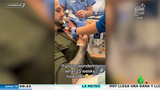 El emotivo momento en el que un padre abraza por fin a su hija prematura de 25 semanas: "La espera se hace eterna" El emotivo momento en el que un padre abraza por fin a su hija prematura de 25 semanas: "La espera se hace eterna"