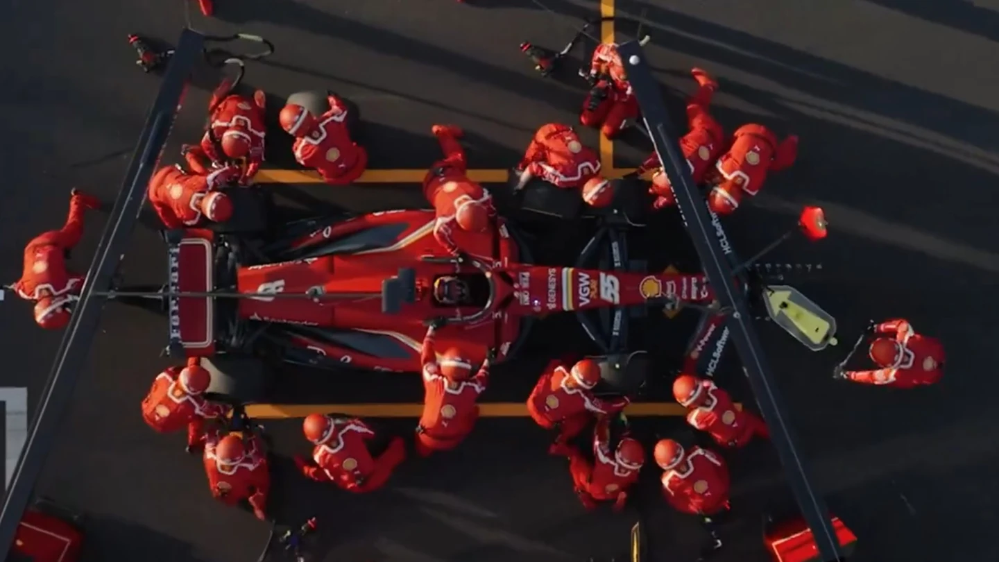 Esperpento en Ferrari: sacan pecho de un horrible 'pit stop' Esperpento en Ferrari: sacan pecho de un horrible 'pit stop'