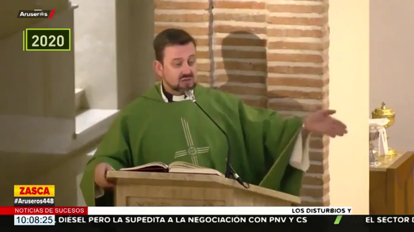 El sermón del cura de Valdepeñas en un entierro y más momentos míticos: "¿Para qué lo traéis si dijo que no iba a pisar más una iglesia?" El sermón del cura de Valdepeñas en un entierro y más momentos míticos: "¿Para qué lo traéis si dijo que no iba a pisar más una iglesia?"