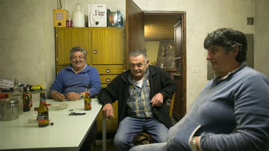 Pepe, José Ramón y Fina, los tres últimos habitantes de Muiñou, toman un aperitivo, a 16 de febrero de 2023, en Muiñou, A Pontenova, Lugo, Galicia (España). Pepe, José Ramón y Fina, los tres últimos habitantes de Muiñou, toman un aperitivo, a 16 de febrero de 2023, en Muiñou, A Pontenova, Lugo, Galicia (España).