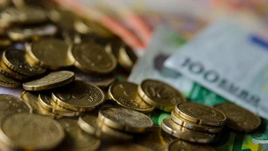 La tasa de deuda pública de 2023 cae a una tasa inferior a la prevista por el Gobierno La tasa de deuda pública de 2023 cae a una tasa inferior a la prevista por el Gobierno