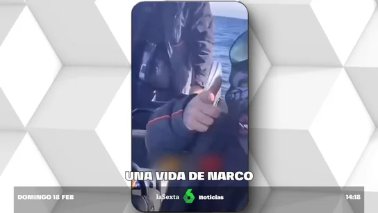 La vida del narco: así presumen de sus fardos y billetes en plena narcolancha para captar jóvenes en redes sociales La vida del narco: así presumen de sus fardos y billetes en plena narcolancha para captar jóvenes en redes sociales