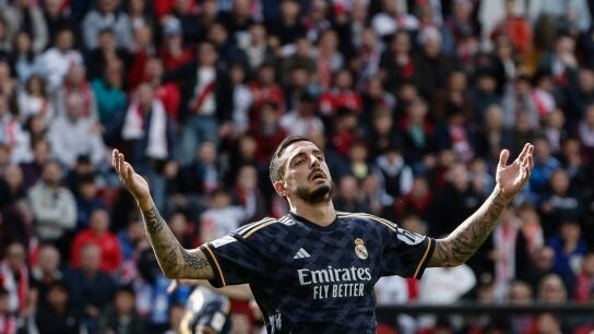 Joselu lamenta una ocasi&oacute;n fallada ante el Rayo Vallecano