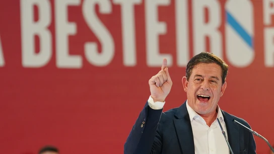 El candidato del PSdeG a la Presidencia de la Xunta, José Ramón Gómez Besteiro , interviene durante el cierre de la campaña electoral del PSdeG-PSOE, en el Pavillón Fontiñas, a 16 de febrero de 2024, en Santiago de Compostela, A Coruña, Galicia (España). El candidato del PSdeG a la Presidencia de la Xunta, José Ramón Gómez Besteiro , interviene durante el cierre de la campaña electoral del PSdeG-PSOE, en el Pavillón Fontiñas, a 16 de febrero de 2024, en Santiago de Compostela, A Coruña, Galicia (España).