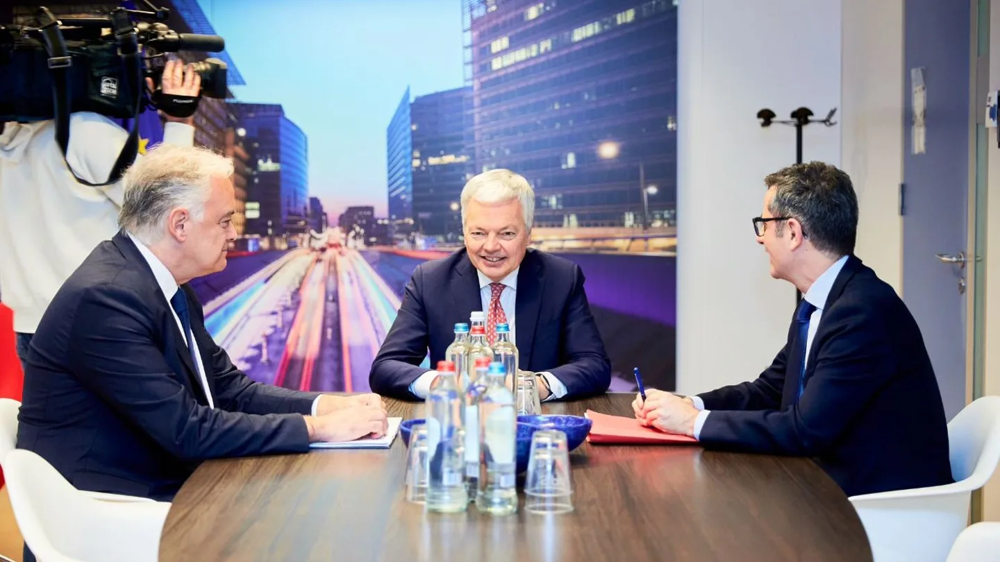 Reunión de Esteban González Pons, Didier Reynders y Félix Bolaños Reunión de Esteban González Pons, Didier Reynders y Félix Bolaños