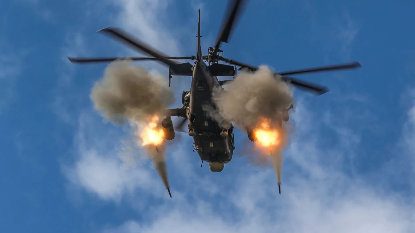 Imagen de archivo de un helicóptero ruso durante la invasión sobre Ucrania Imagen de archivo de un helicóptero ruso durante la invasión sobre Ucrania