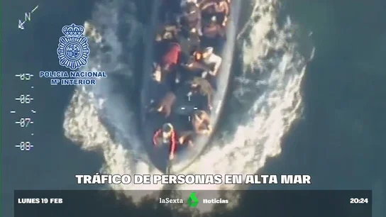 El plan B de los narcos cuando no transportan droga: traen migrantes de Marruecos por hasta 6.000 euros por cabeza El plan B de los narcos cuando no transportan droga: traen migrantes de Marruecos por hasta 6.000 euros por cabeza