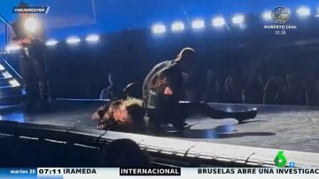 La aparatosa caída de Madonna en el escenario en pleno concierto: "Hizo como la croqueta"