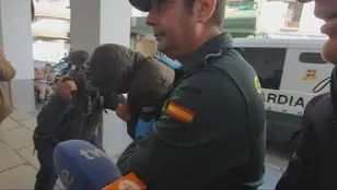 La Guardia Civil detiene a un cura en Don Benito (Badajoz) por traficar con mefedrona.