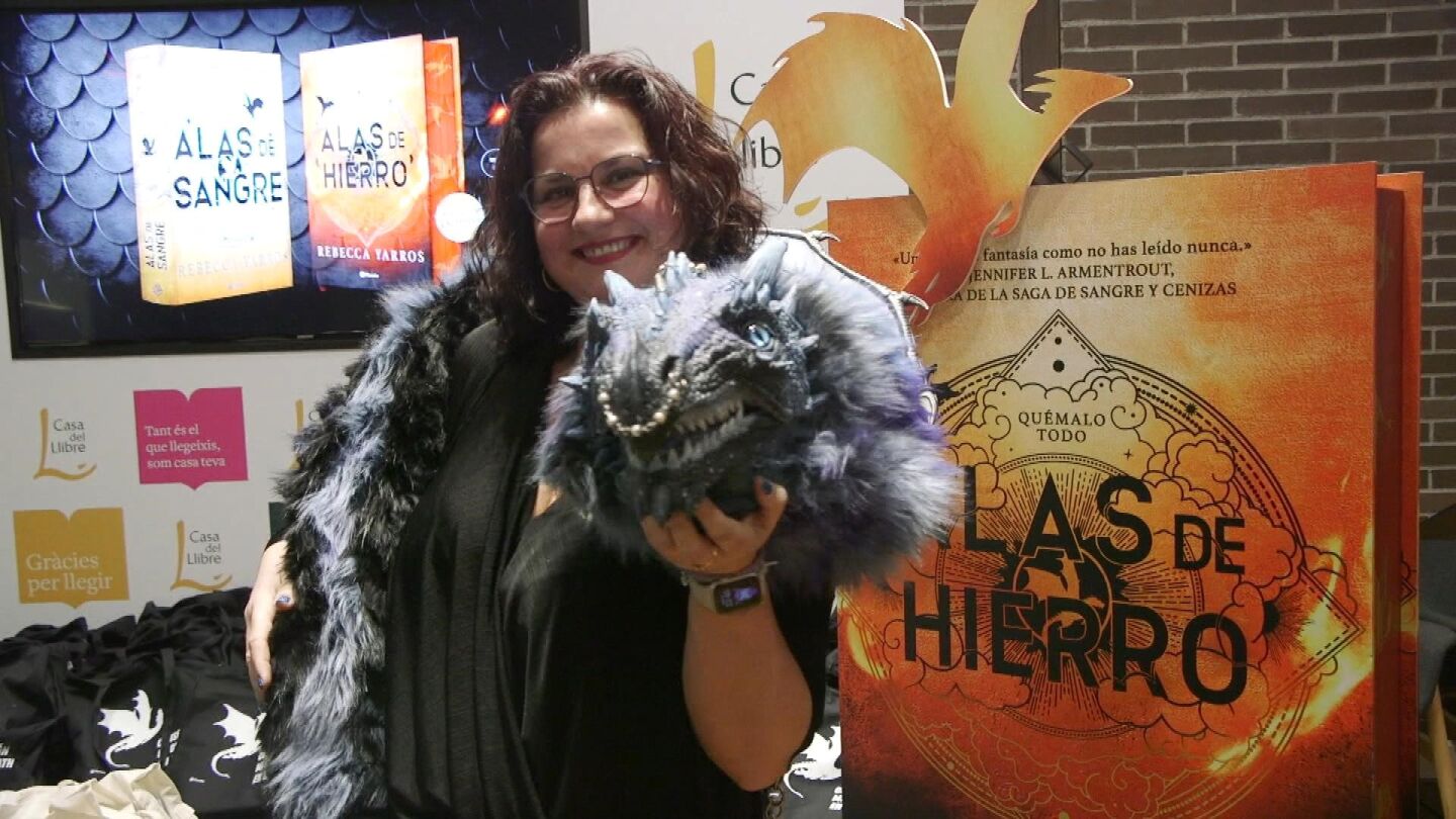 Fan de la saga Empíreo de Rebecca Yarros Fan de la saga Empíreo de Rebecca Yarros