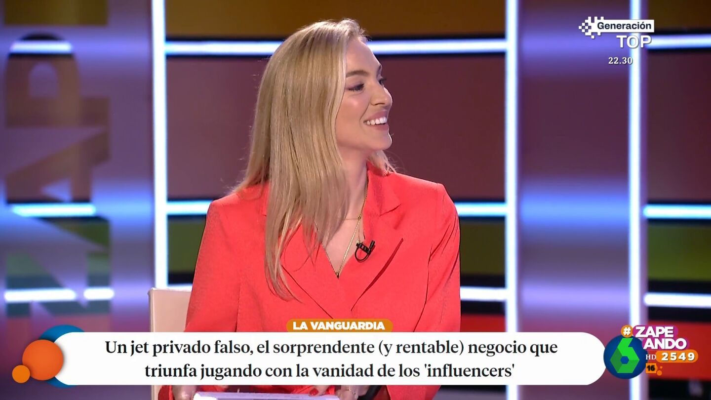 El truco de Isabel Forner para hacerse una foto simulando que est&aacute; en un avi&oacute;n: "Os aseguro que da el pego"
