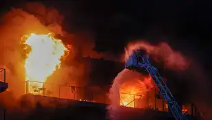 Labores de extinción del incendio de Campanar, Valencia