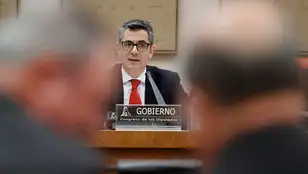 El ministro Félix Bolaños comparece en la Comisión Constitucional del Congreso