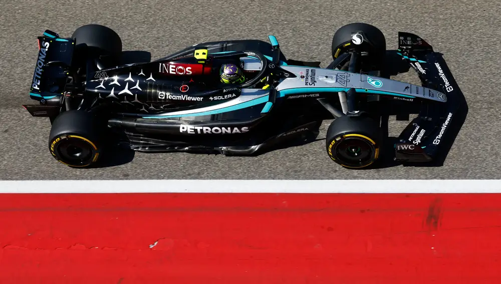 Lewis Hamilton salió a explorar los límites del W15