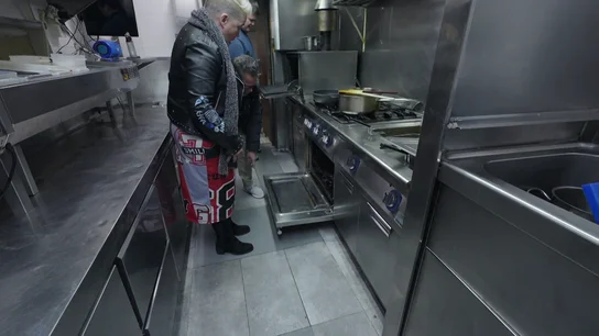 Marcas de tabaco, restos de comida en el techo... la cocina de La Ternasca deja atónitos a los hosteleros de Zaragoza Marcas de tabaco, restos de comida en el techo... la cocina de La Ternasca deja atónitos a los hosteleros de Zaragoza