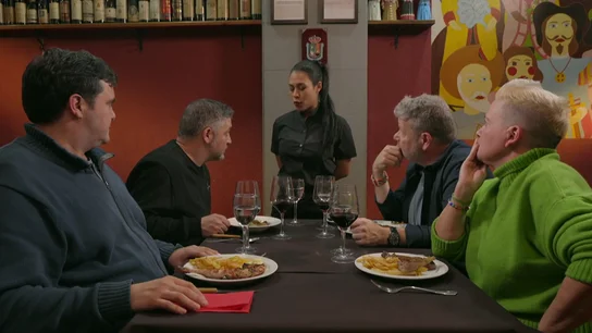 La cara de Alberto Chicote cuando pillan a la camarera del Asador de los Gigantes mintiendo sobre la comida La cara de Alberto Chicote cuando pillan a la camarera del Asador de los Gigantes mintiendo sobre la comida