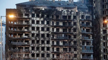 El edificio incendiado en Valencia