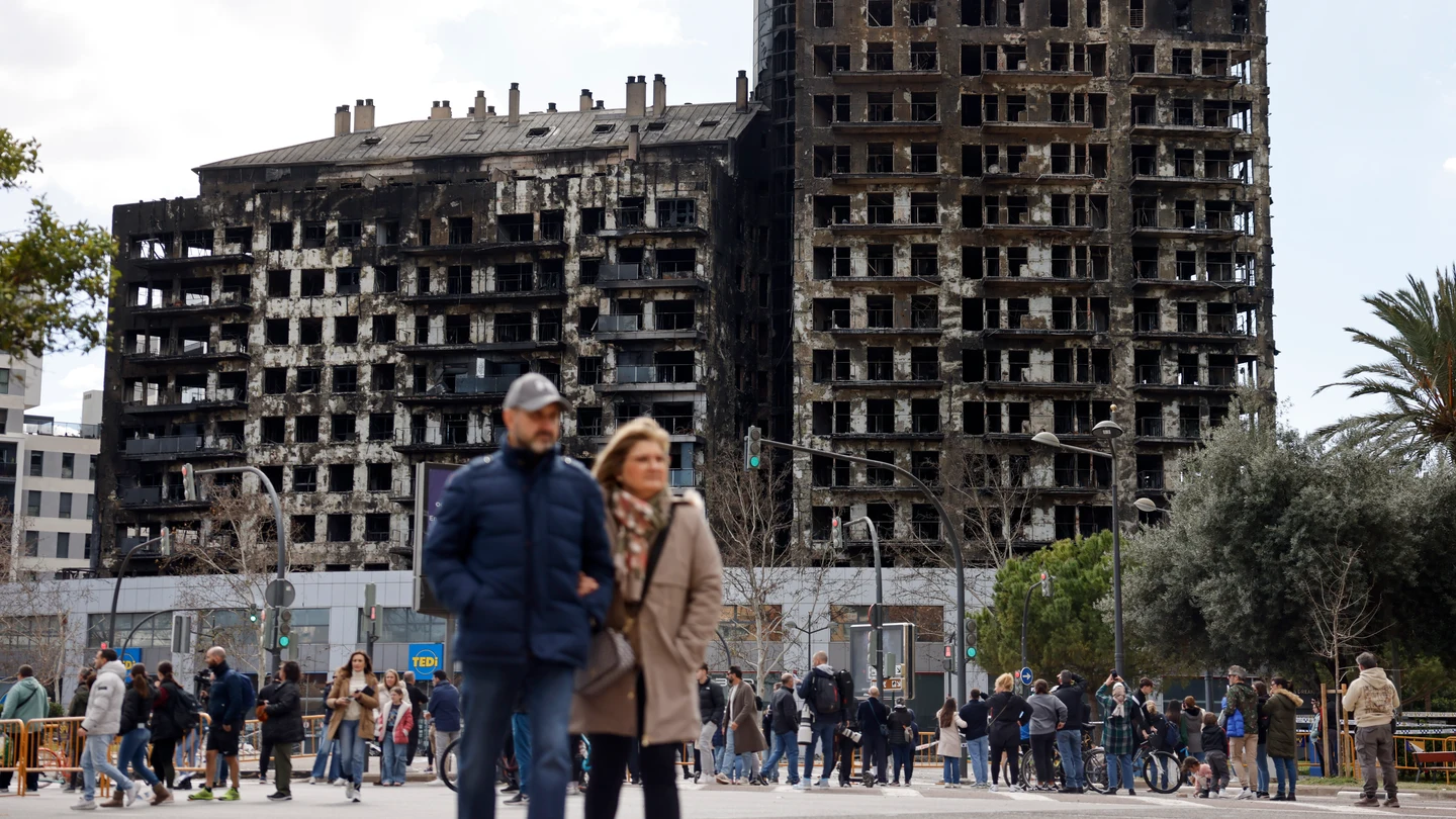 Zona próxima a los edificios incendiados en Valencia Zona próxima a los edificios incendiados en Valencia