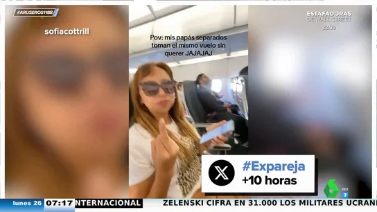 Una hija graba el momento en el que sus padres divorciados coinciden en el mismo vuelo sin querer Una hija graba el momento en el que sus padres divorciados coinciden en el mismo vuelo sin querer
