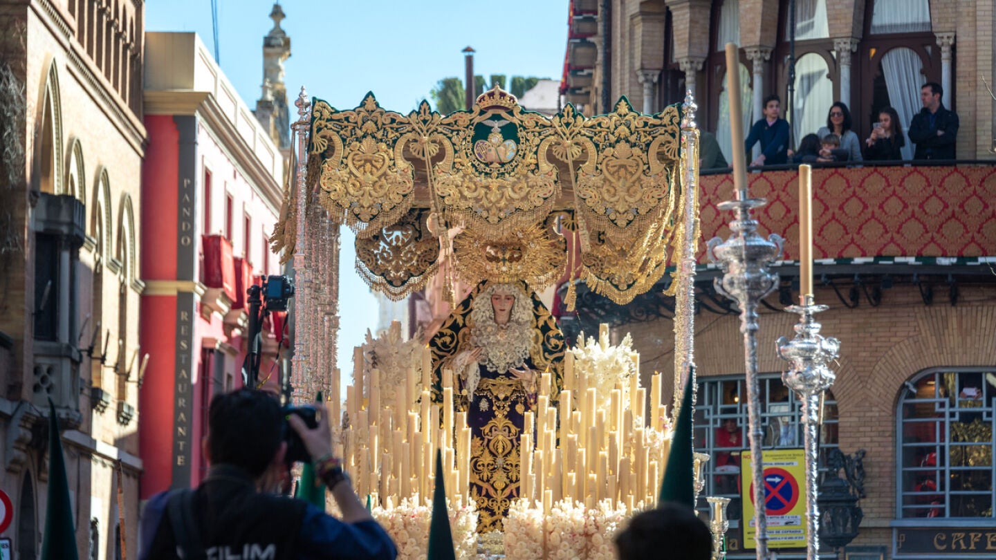 Procesi&oacute;n de Semana Santa de Sevilla