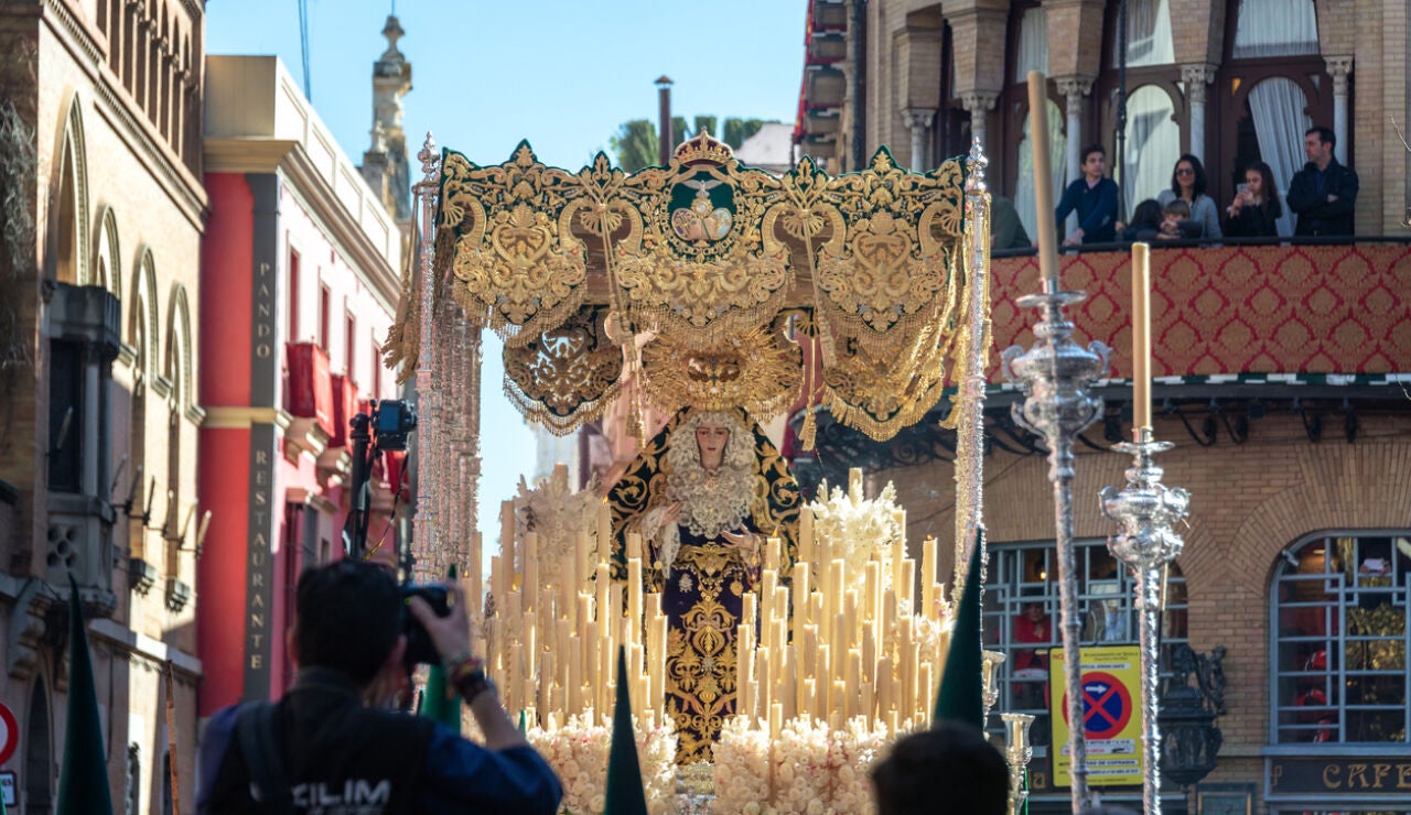 Procesi&oacute;n de Semana Santa de Sevilla