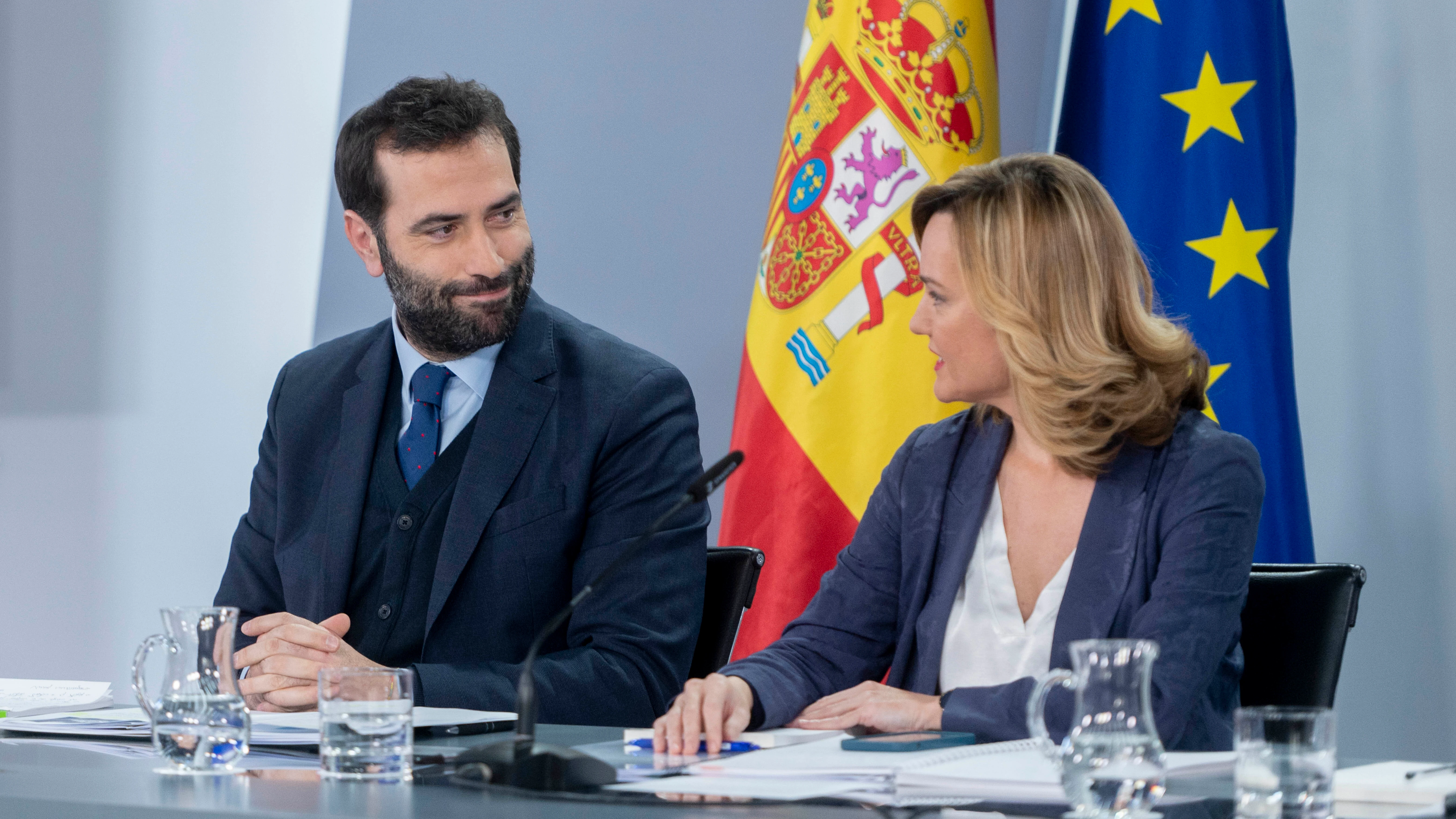 El ministro de Economía, Carlos Cuerpo, junto a la portavoz del Gobierno, Pilar Alegría, este martes tras el Consejo de Ministros.