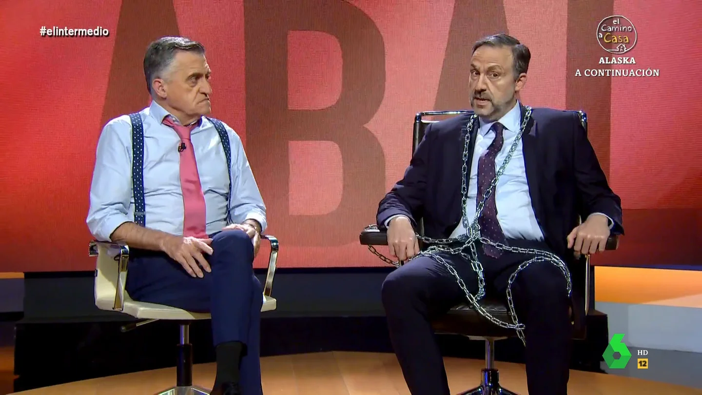 'José Luis Ábalos' se encadena al plató de El Intermedio Raúl Pérez imita a José Luis Ábalos en este vídeo donde desvela cuándo 'descubrió' que el PSOE no le respaldaría en el 'caso Koldo García': "Llamaron al grupo de WhatsApp del partido 'Aquí sobra alguien, puto Ábalos'", explica.