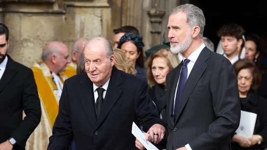 Felipe VI y Juan Carlos I se muestran cercanos por primera vez tres años después de la marcha del rey emérito Felipe VI y Juan Carlos I se muestran cercanos por primera vez tres años después de la marcha del rey emérito