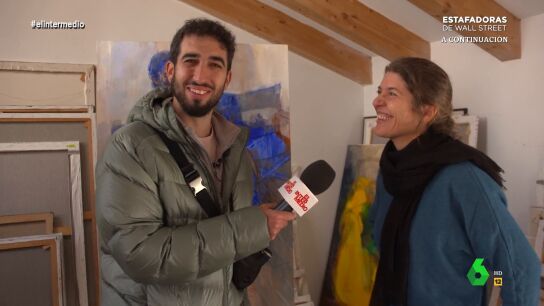 Isma Ju&aacute;rez viaja hasta el municipio madrile&ntilde;o de Olmeda de las Fuentes, tambi&eacute;n conocido como el 'pueblo de los artistas', donde visita la casa y el taller de la pintora francesa Lucie Geffre, que incluso se ofrece a fotografiarle para el Tinder.