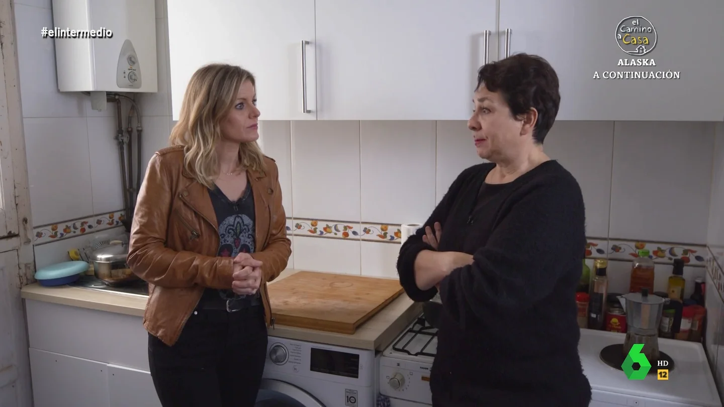 Antonia, vecina de un edificio comprado por un fondo buitre: "Los desahucios son de gente que siempre ha pagado el alquiler" Antonia, vecina de un edificio comprado por un fondo buitre: "Los desahucios son de gente que siempre ha pagado el alquiler"