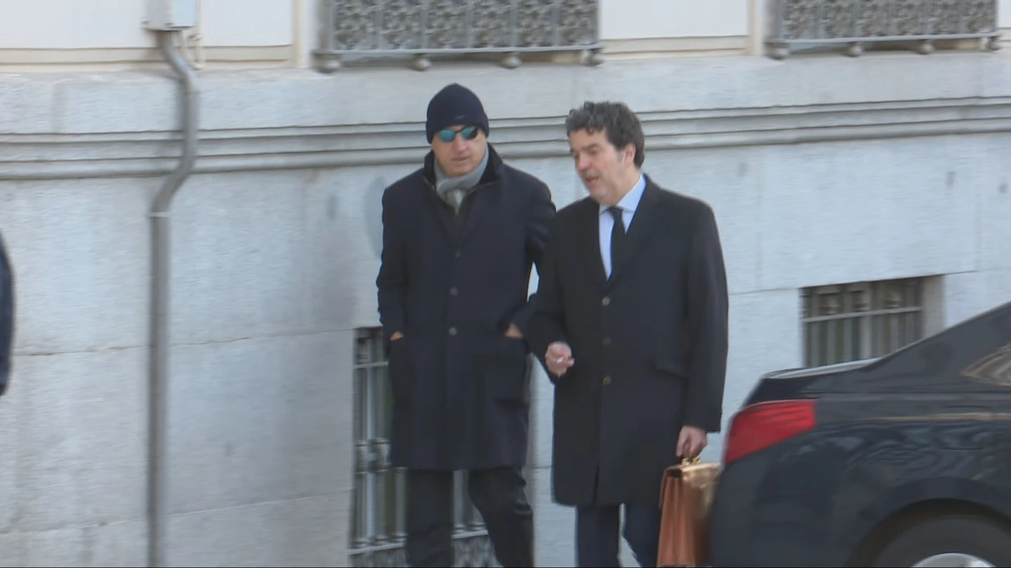 Juan Carlos Cueto, presunto cabecilla del 'caso Koldo', a su llegada a la Audiencia Nacional Juan Carlos Cueto, presunto cabecilla del 'caso Koldo', a su llegada a la Audiencia Nacional