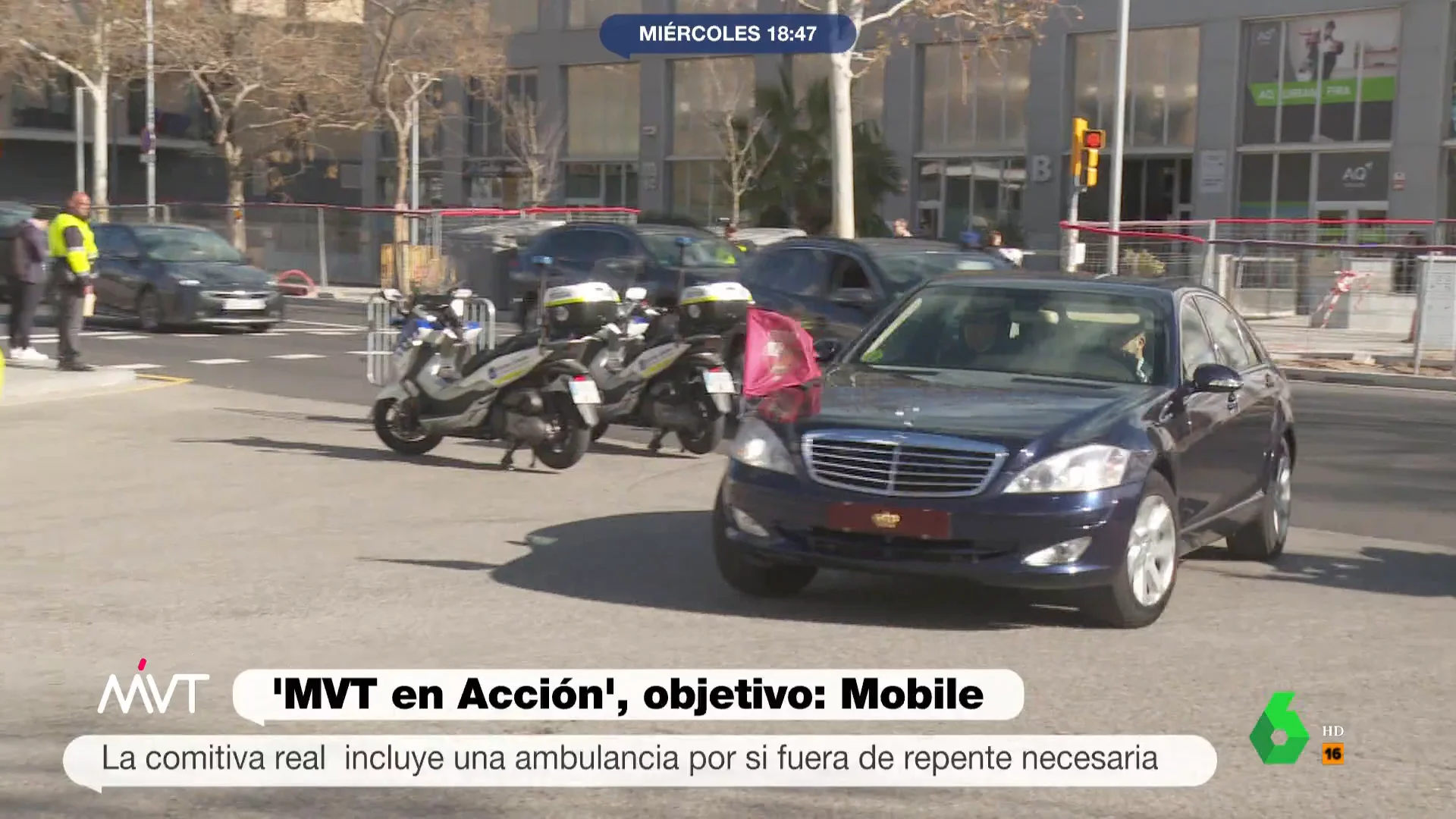 "Se puede decir que es el mayor dispositivo en cuanto a seguridad de feria", afirma la inspectora jefe del operativo a las cámaras de Más Vale Tarde, que en este vídeo patrullan junto a los Mossos d'Esquadra en un día del Mobile World Congress.