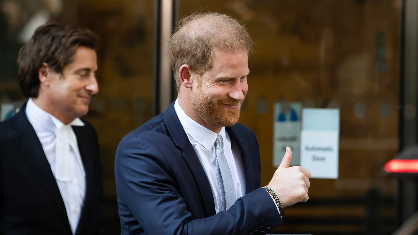 El Príncipe Harry, Duque de Sussex, abandona el edificio Rolls de los Tribunales Reales de Justicia tras prestar declaración en el juicio por piratería telefónica contra el Mirror Group. El Príncipe Harry, Duque de Sussex, abandona el edificio Rolls de los Tribunales Reales de Justicia tras prestar declaración en el juicio por piratería telefónica contra el Mirror Group.