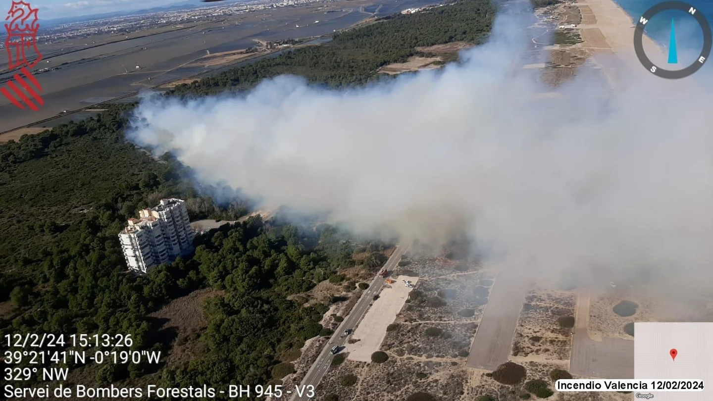 Vista aérea del incendio forestal en El Saler el pasado 12 de febrero. Vista aérea del incendio forestal en El Saler el pasado 12 de febrero.