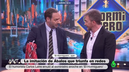 La imitación viral de Carlos Latre a José Luis Ábalos en 'El Hormiguero' Más Vale Tarde analiza en este vídeo los mejores momentos de la imitación que Carlos Latre hizo de José Luis Ábalos en 'El Hormiguero', donde incluso desveló cómo conoció a Koldo García: "Estaba en la biblioteca estudiando a los etruscos".