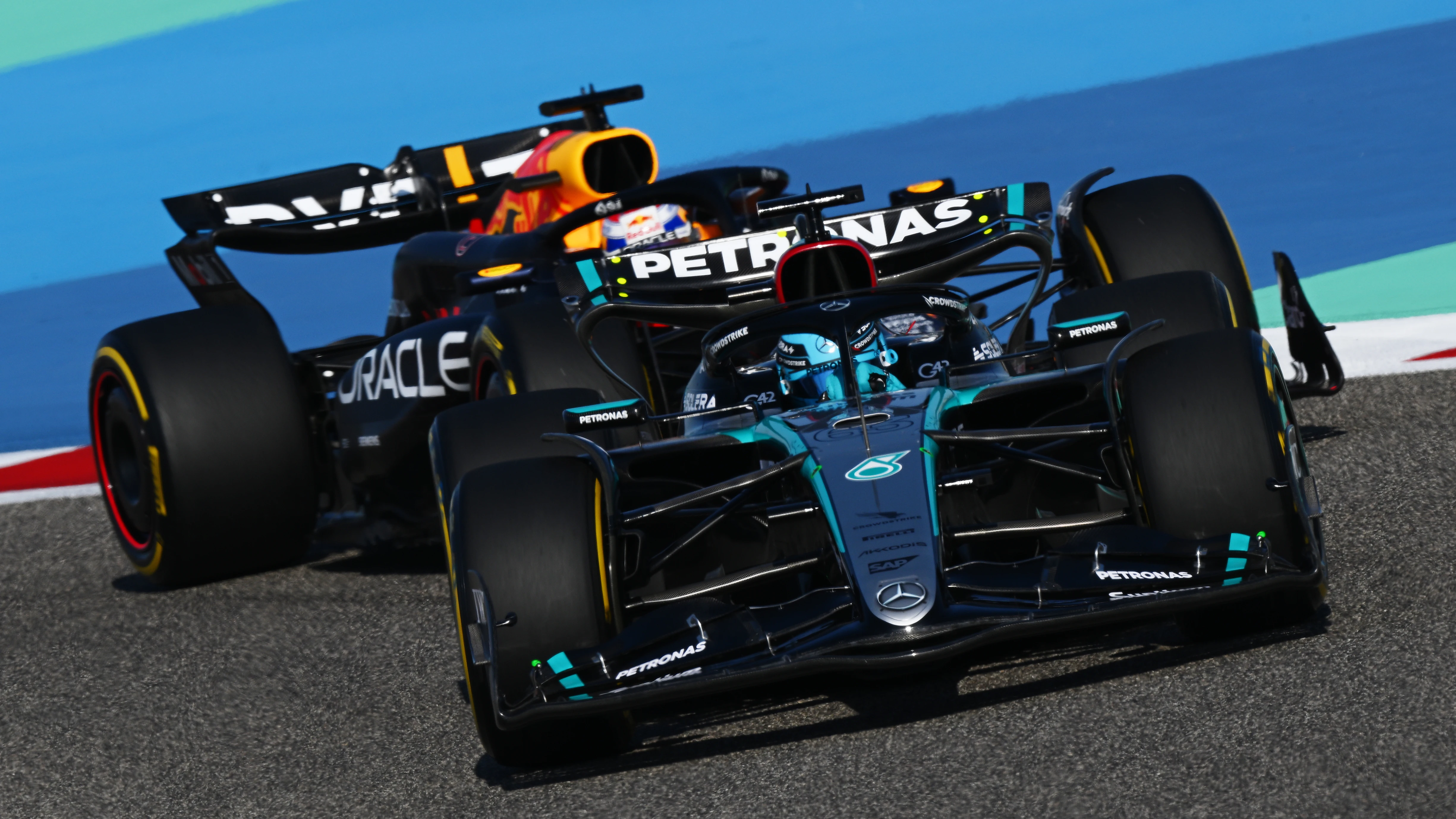 Max Verstappen y George Russell