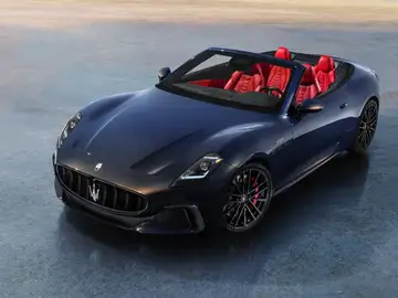 Disfrutar a cielo abierto con 550 CV de la mano de un V6 suena a utopía, pero es posible con el nuevo Maserati GranCabrio Disfrutar a cielo abierto con 550 CV de la mano de un V6 suena a utopía, pero es posible con el nuevo Maserati GranCabrio