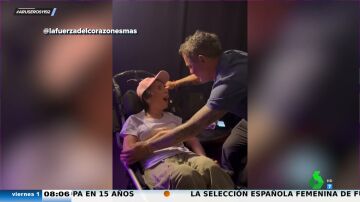 El tierno vídeo de Alejandro Sanz con una joven fan con esclerosis múltiple en su concierto en Chile