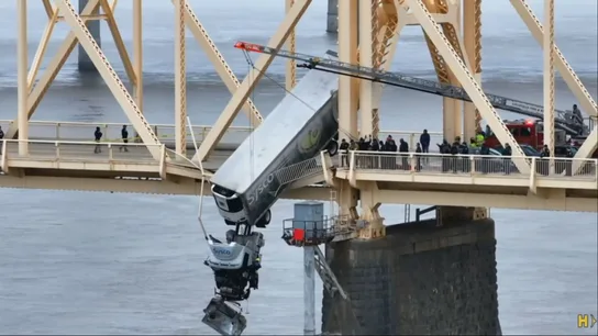 Rescate de una camionera, en Kentucky Rescate de una camionera, en Kentucky