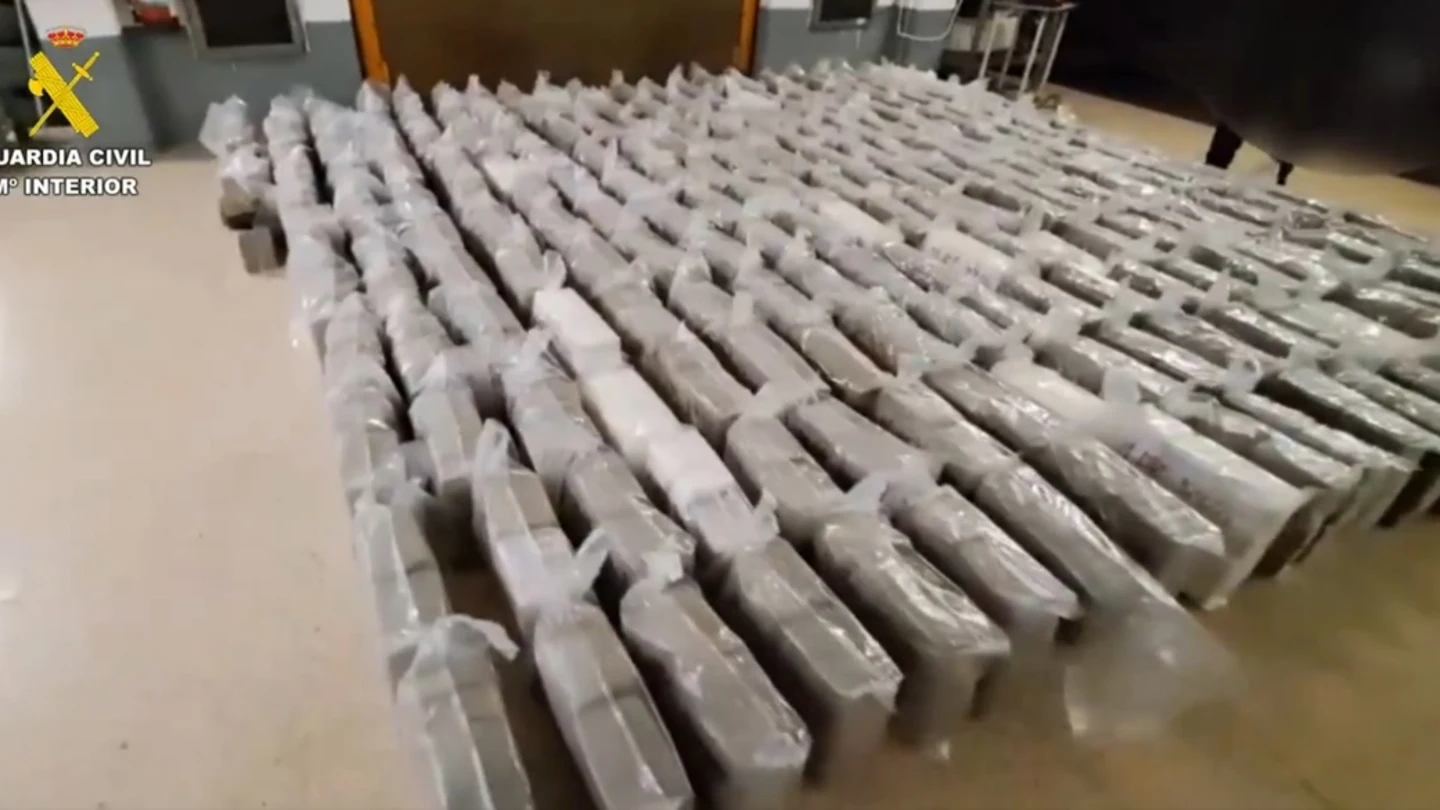 Localizados en Zaragoza 1.200 kilos de hachís en un camión que transportaba fruta a Italia Localizados en Zaragoza 1.200 kilos de hachís en un camión que transportaba fruta a Italia