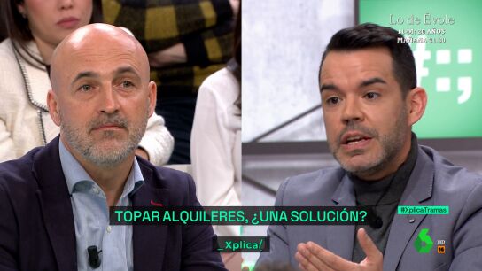 Camarero responde a David, agente inmobiliario