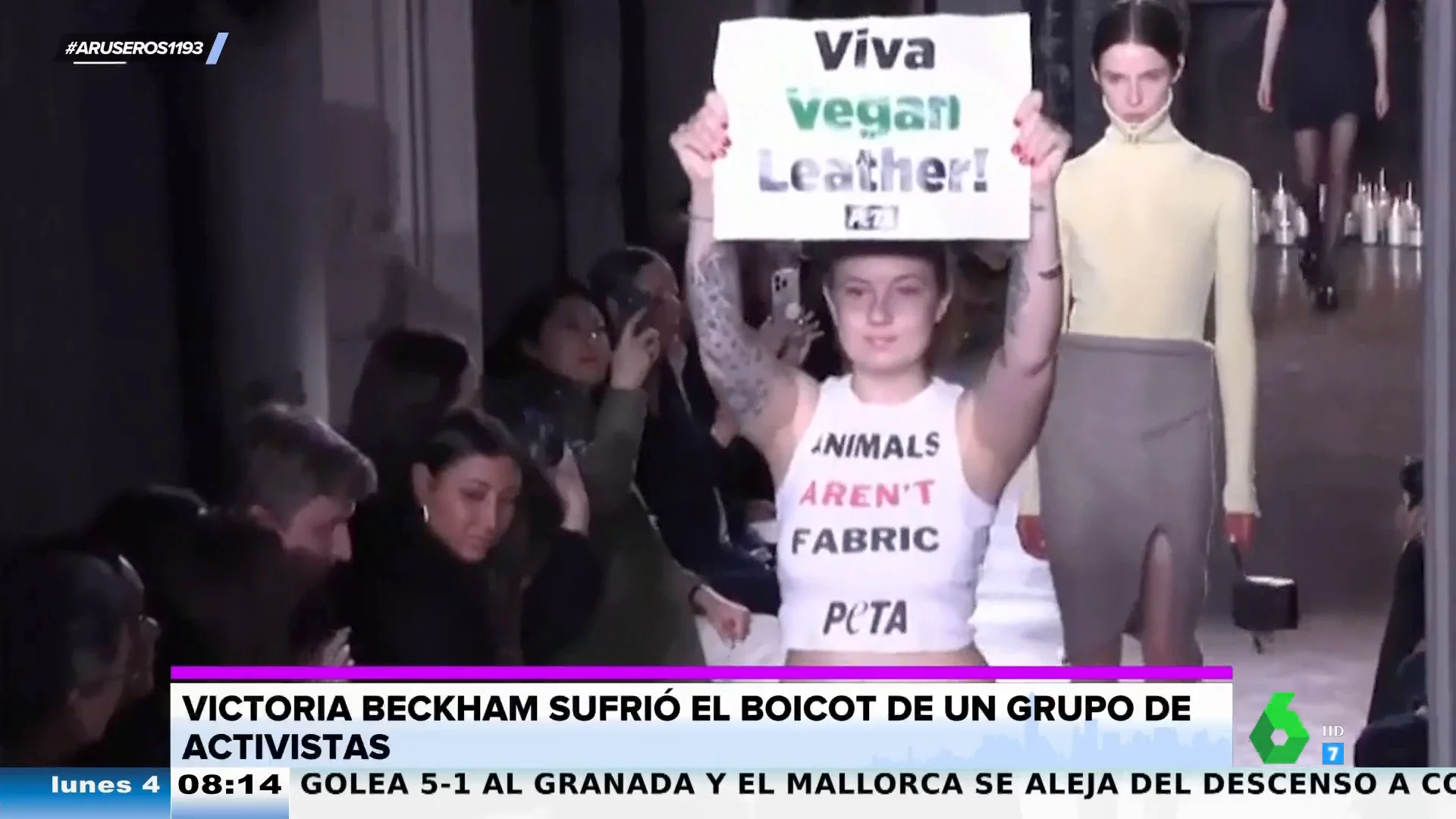 El momento en el que activistas a favor de la ropa vegana irrumpe en el desfile de Victoria Beckham en París