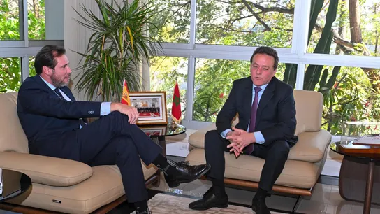 El ministro español de Transportes y Movilidad Sostenible, Óscar Puente, y el ministro marroquí de Transportes y Logística, Mohamed Abdeljalil. El ministro español de Transportes y Movilidad Sostenible, Óscar Puente, y el ministro marroquí de Transportes y Logística, Mohamed Abdeljalil.