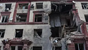 Edificio dañado en Zaporiyia tras los ataques rusos de este fin de semana.