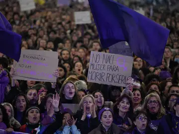 Miles de mujeres durante una manifestación convocada por la Comisión 8M, por el 8M, Día Internacional de la Mujer, a 8 de marzo de marzo de 2023, en Madrid (España). 