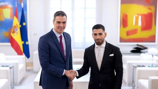 Imagen de archivo de Ilia Topuria junto a Pedro Sánchez. Imagen de archivo de Ilia Topuria junto a Pedro Sánchez.