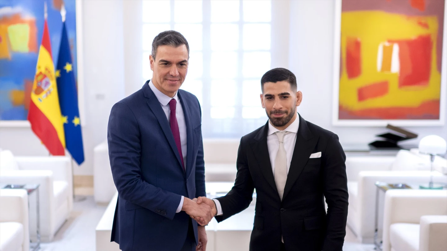 Imagen de archivo de Ilia Topuria junto a Pedro Sánchez. Imagen de archivo de Ilia Topuria junto a Pedro Sánchez.