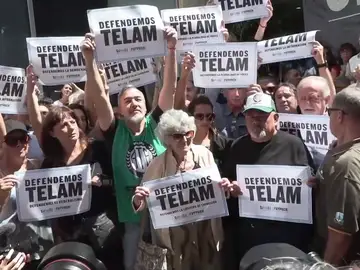 Milei deja en la calle a 755 trabajadores de la agencia de noticas Télam, tras ordenar su cierre 